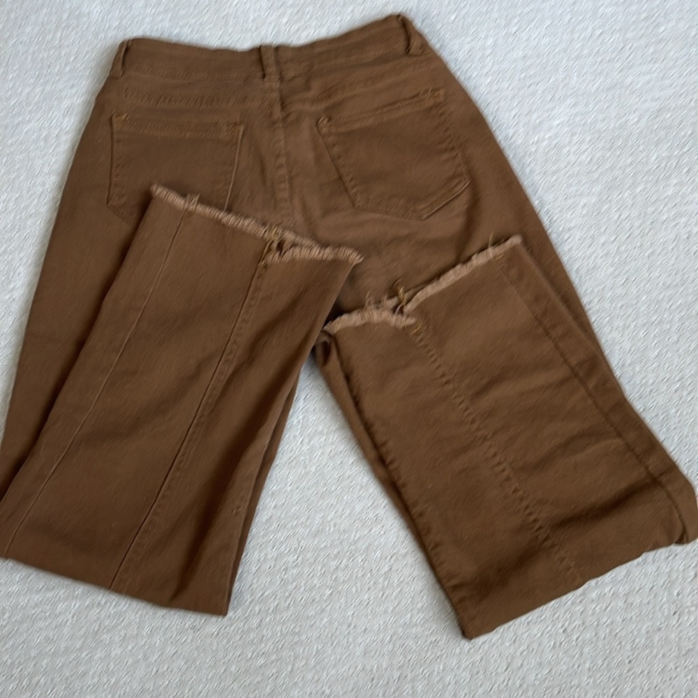 Brown capri style pants with frey hem